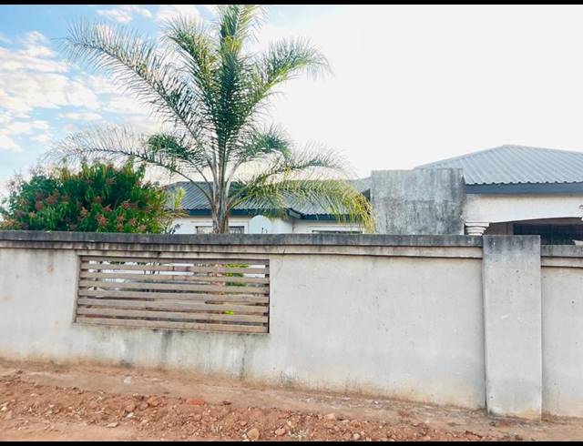 4 BEDROOM HOUSE FOR SALE IN DZWERANI
